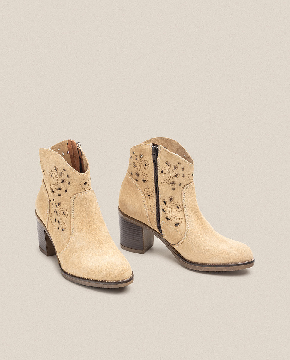 Yokono Orne-004 stivaletti beige scamosciati tacco