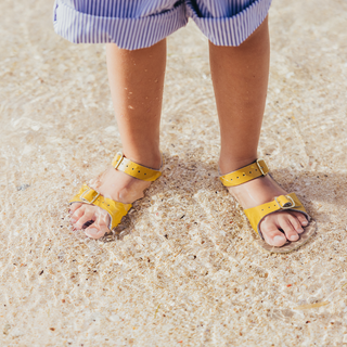 Salt-Water Surfer Mustard sandali bambini senape mare