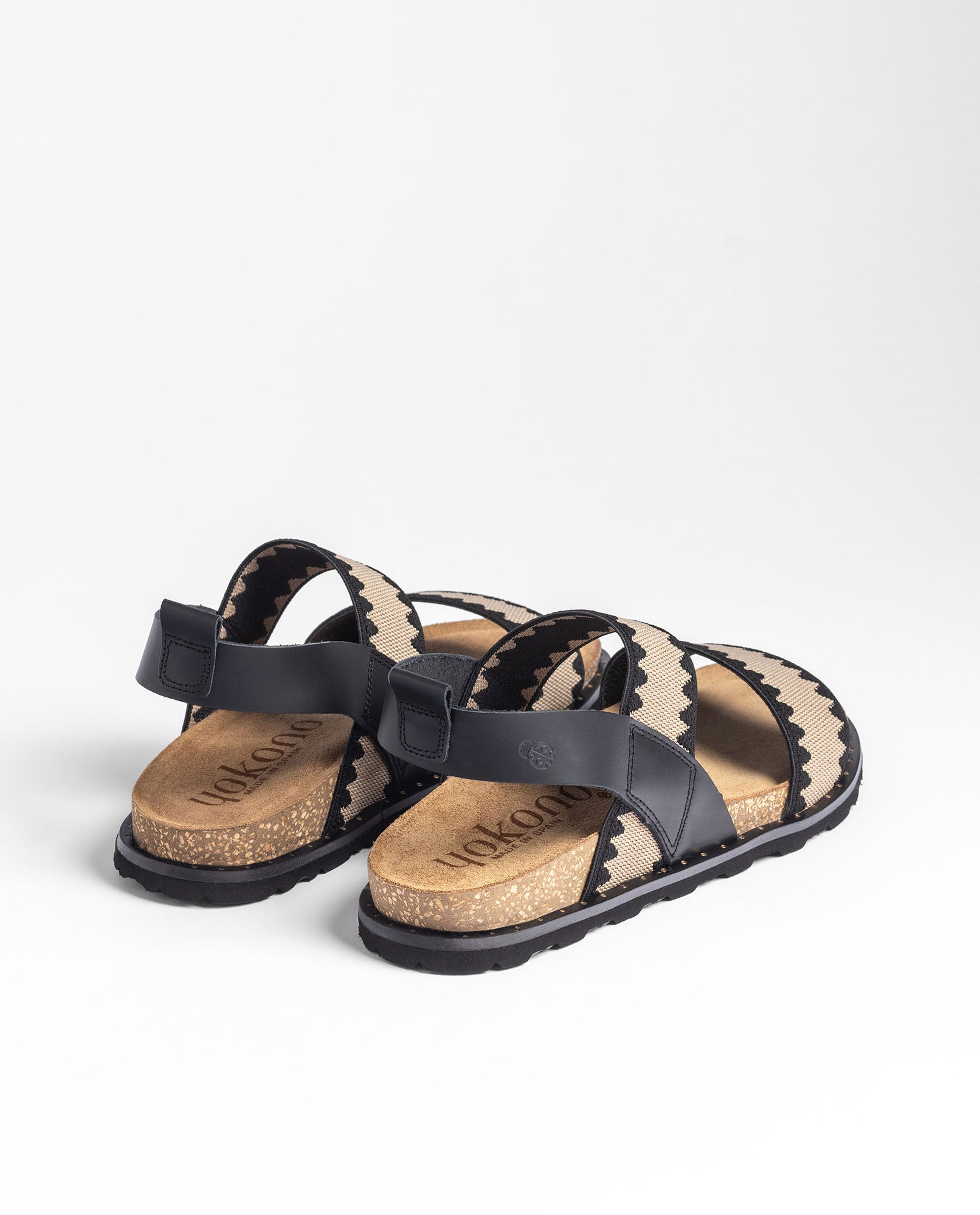 Yokono Bolus 255 sandali bassi donna nero in pelle ricamato