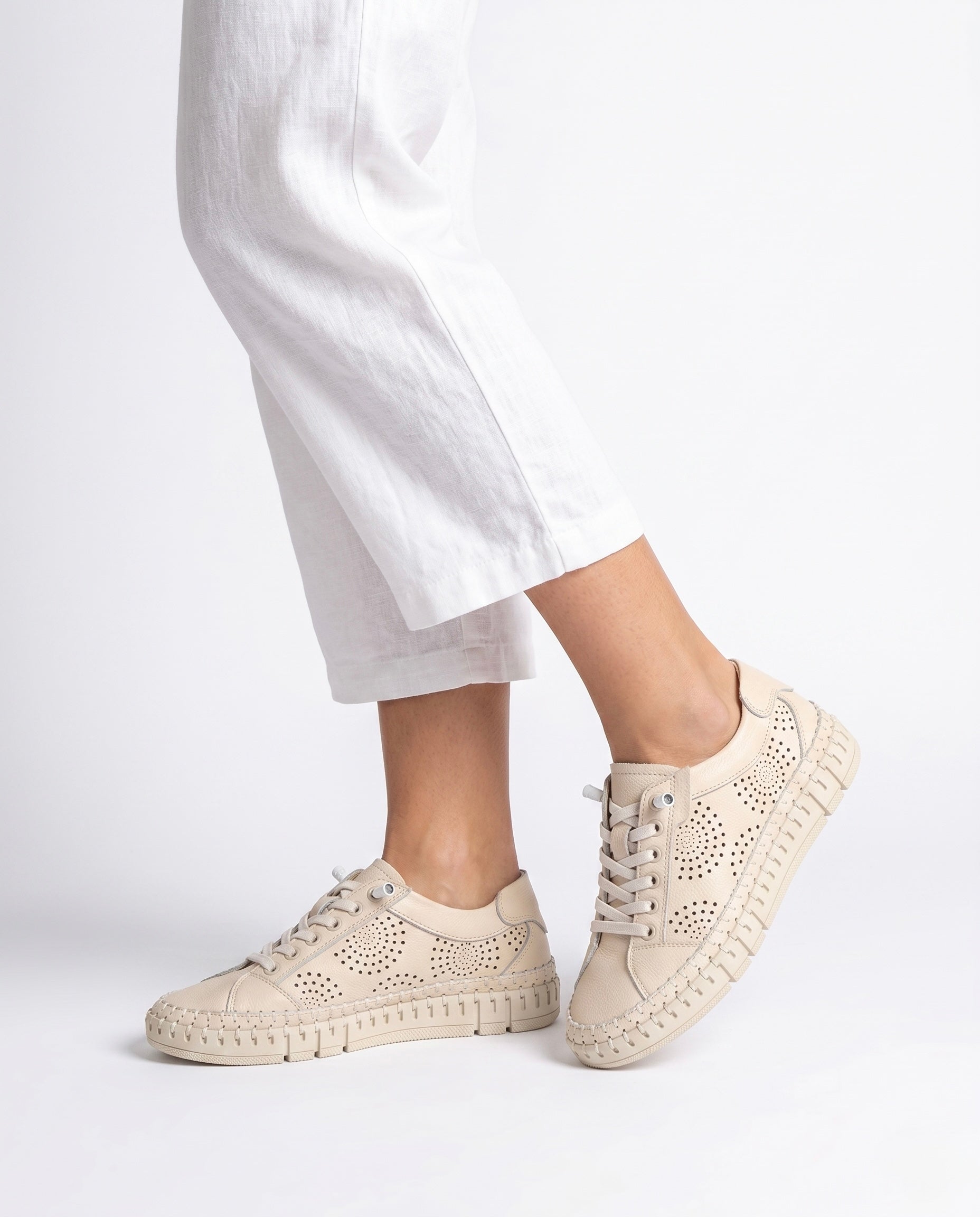 Yokono Flow-100 sneakers donna beige traforate