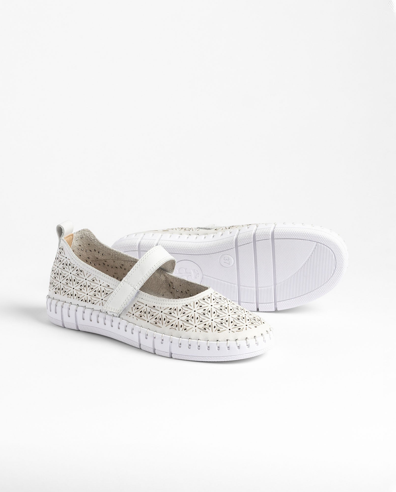 Yokono Flow-106 sneakers bianche in pelle traforata