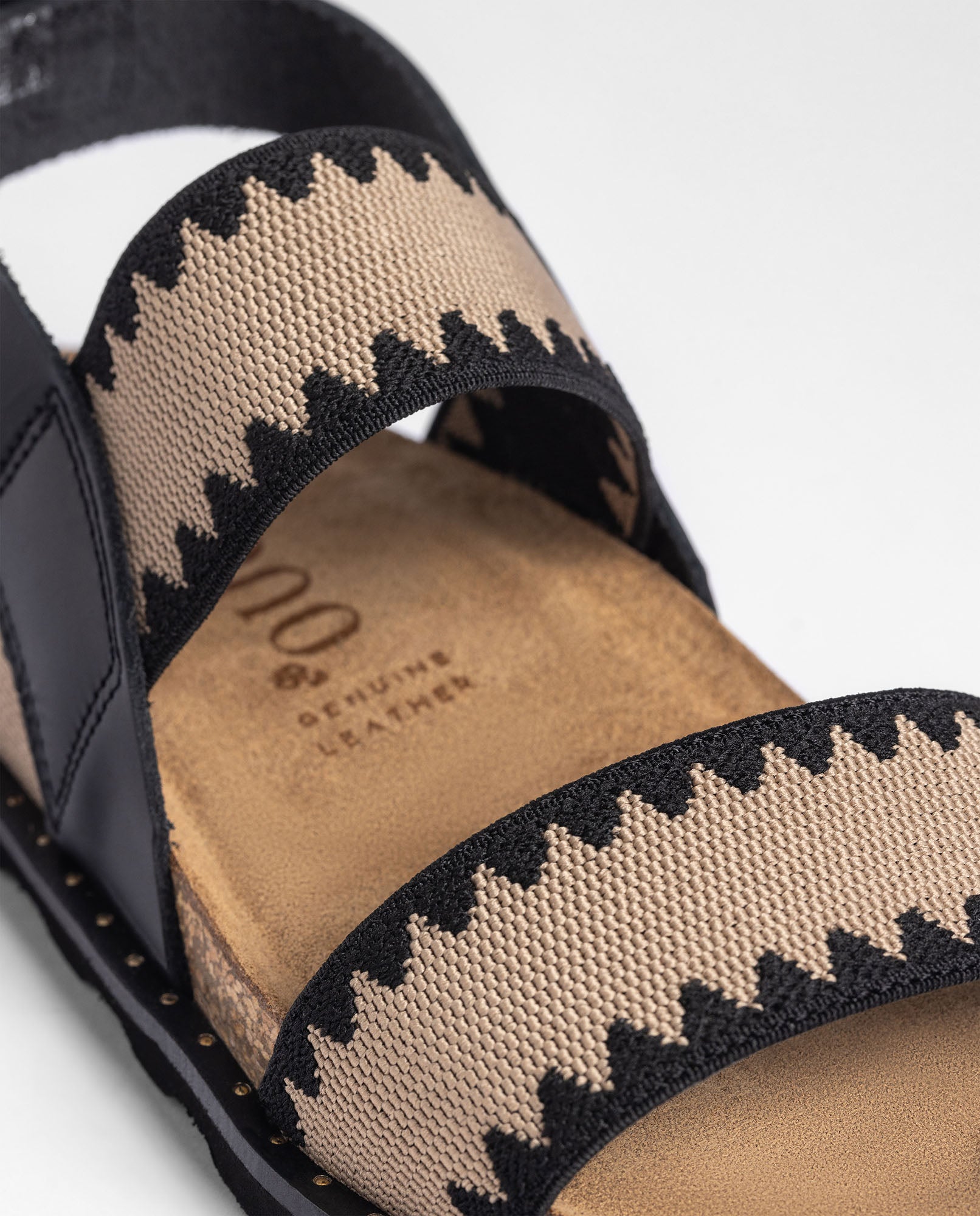 Yokono Bolus 255 sandali bassi donna nero in pelle ricamato