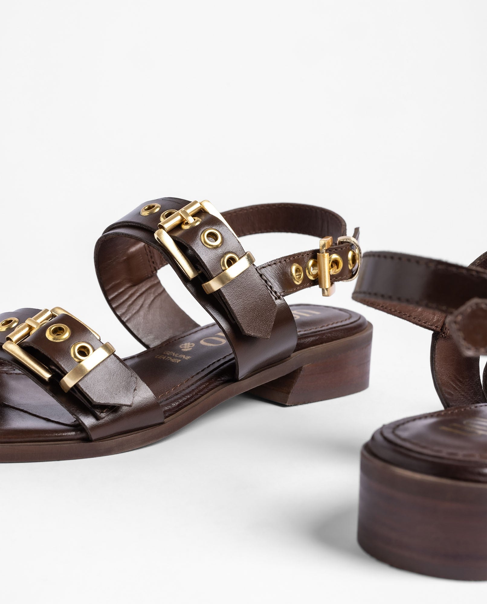 Yokono RAB-254 sandali tacco beige con fibbia