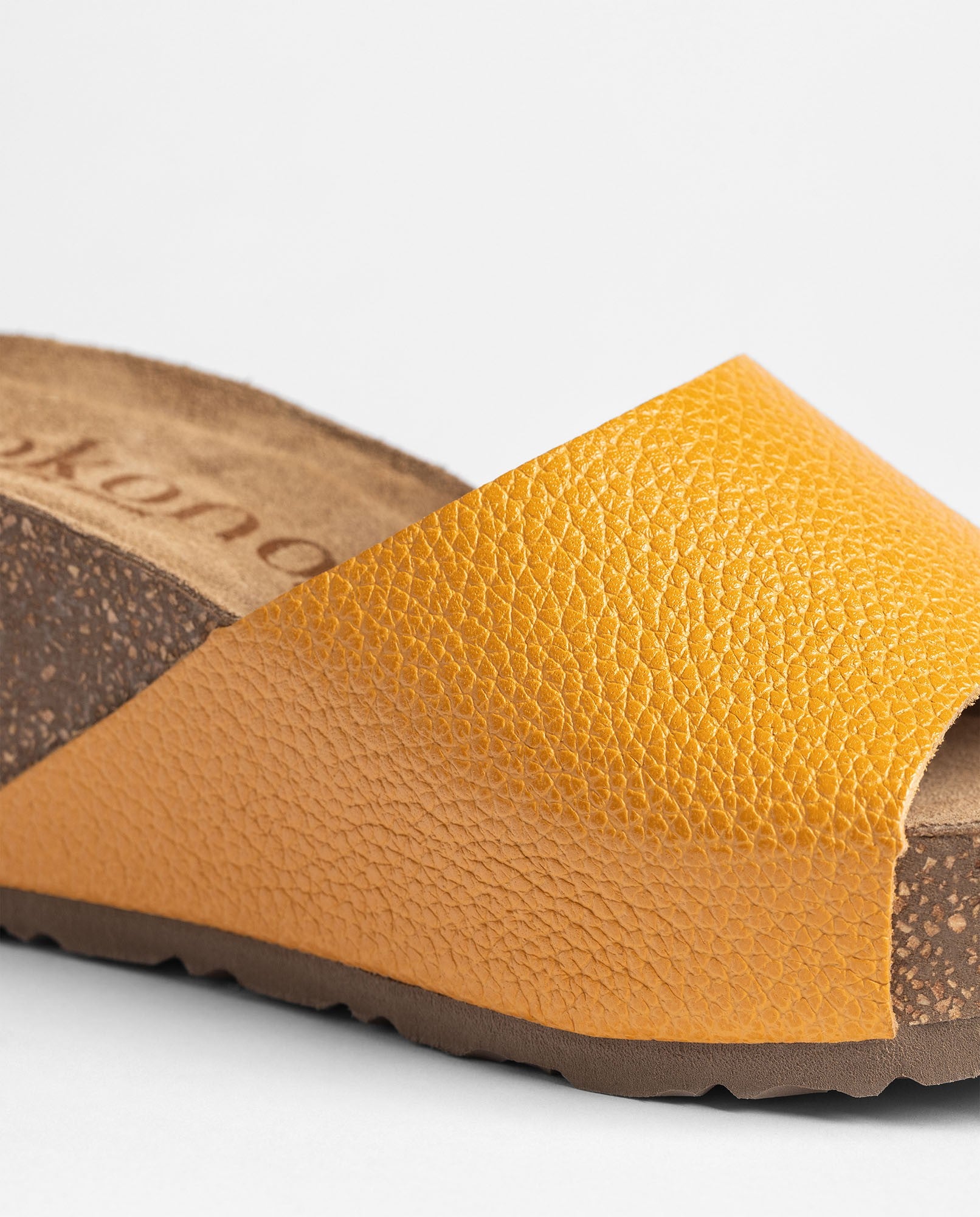 Yokono Bari 265 sandali zeppa arancione in pelle minimal
