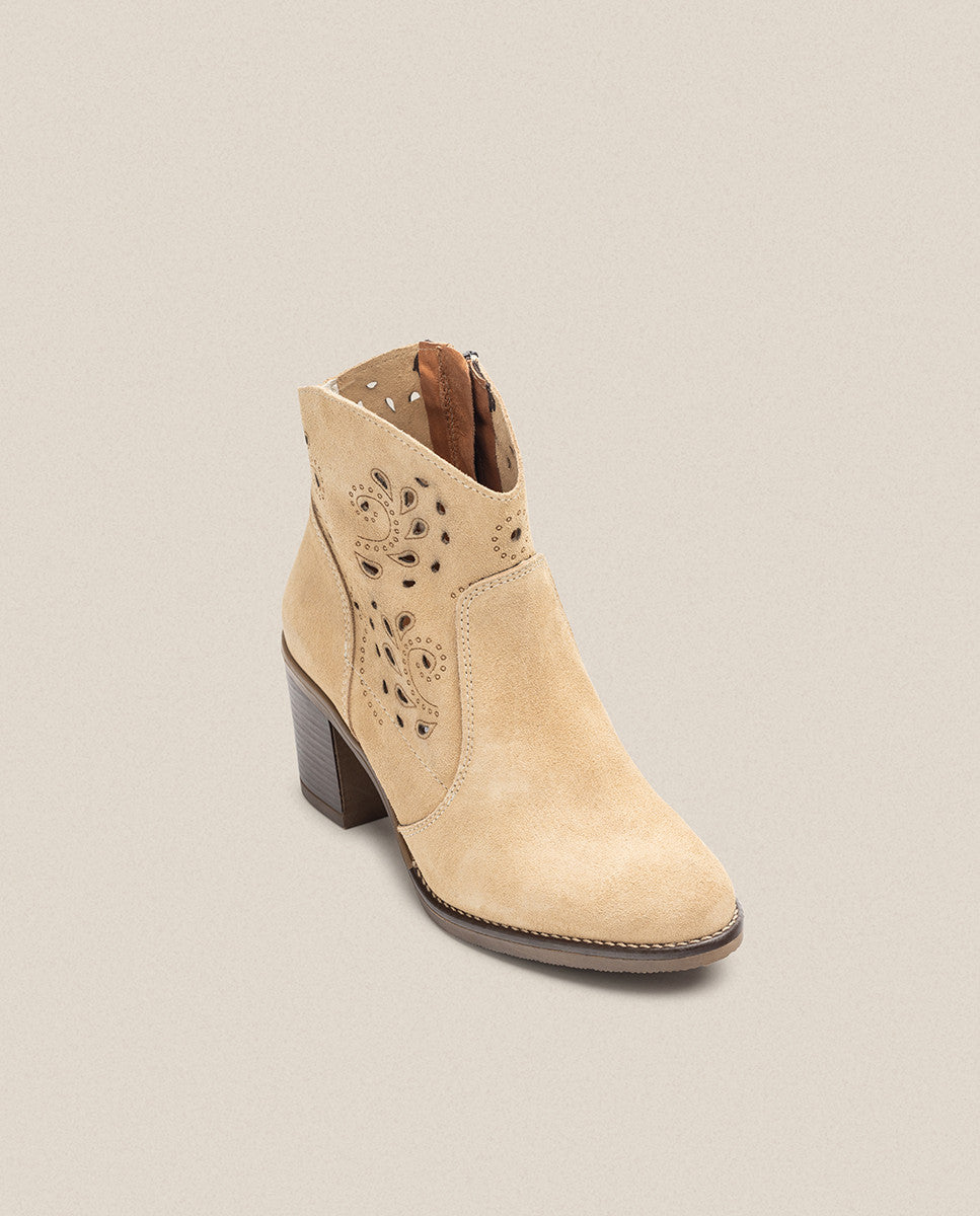 Yokono Orne-004 stivaletti beige scamosciati tacco
