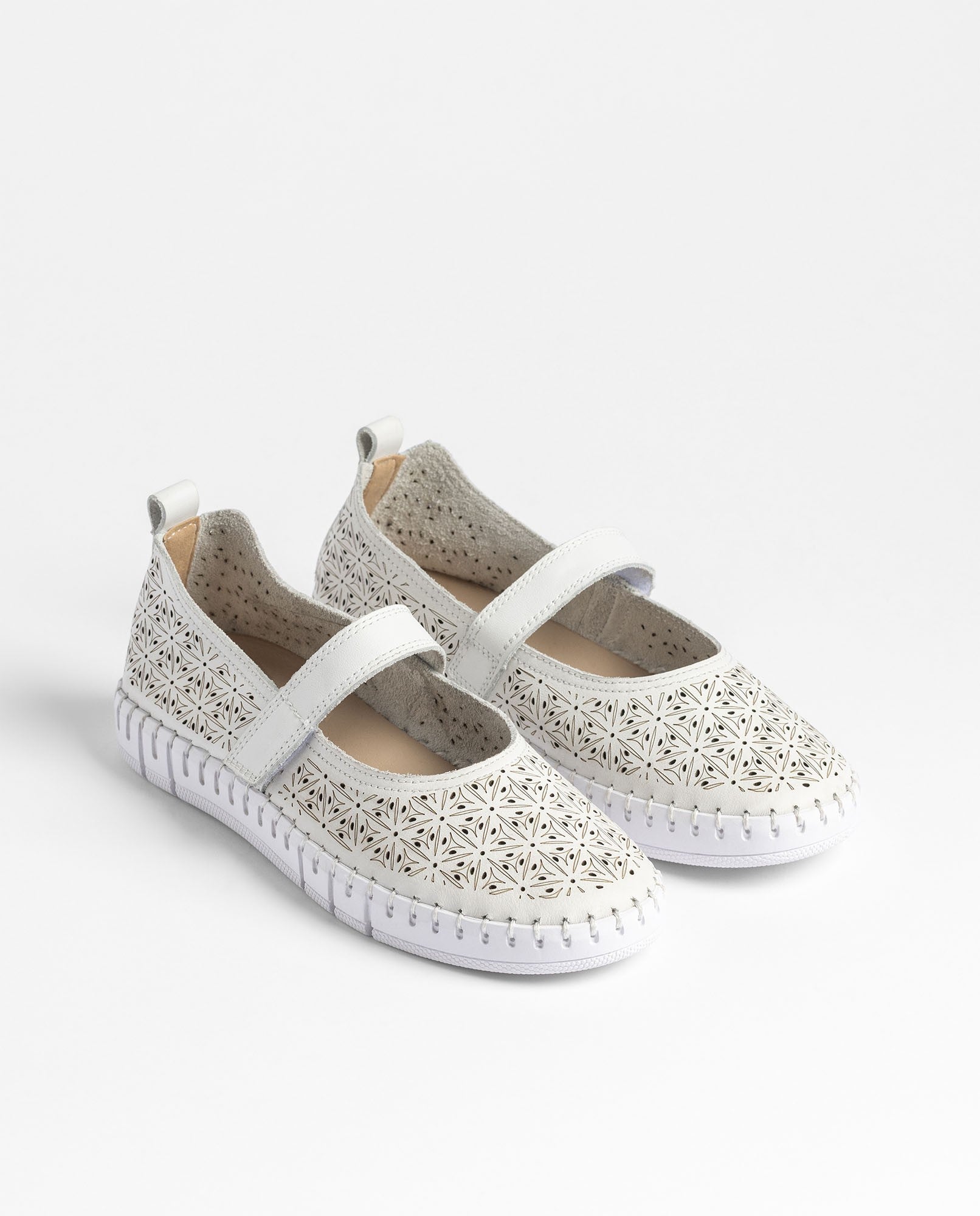 Yokono Flow-106 sneakers bianche in pelle traforata