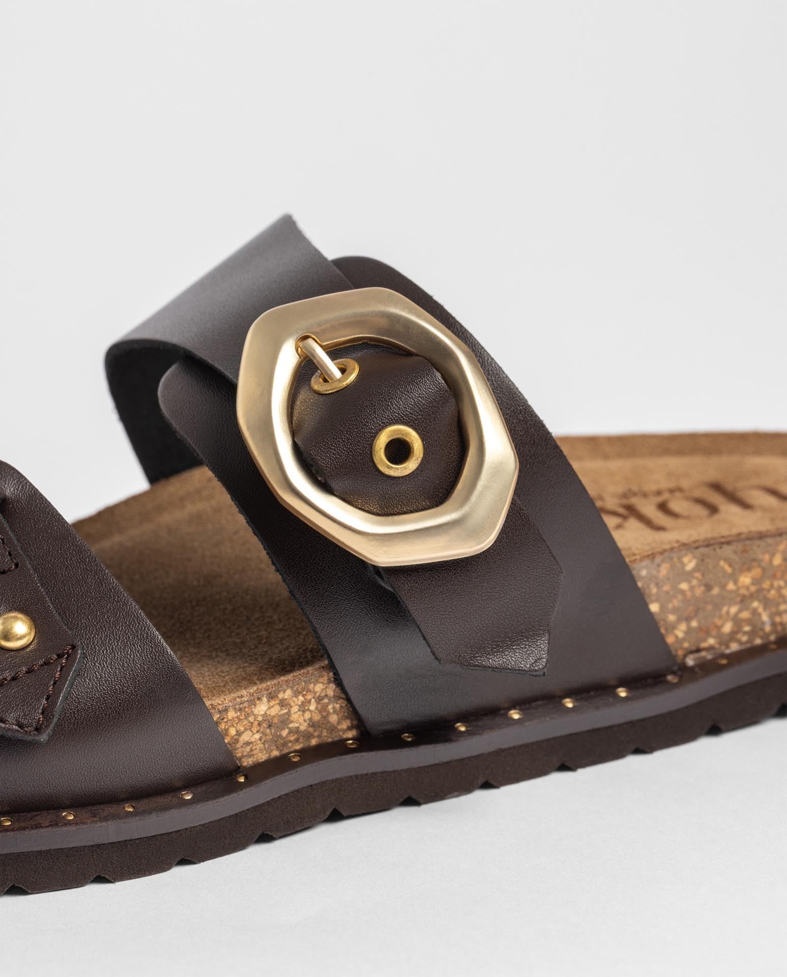 Yokono Bolus 254 sandali bassi marrone in pelle con fibbia