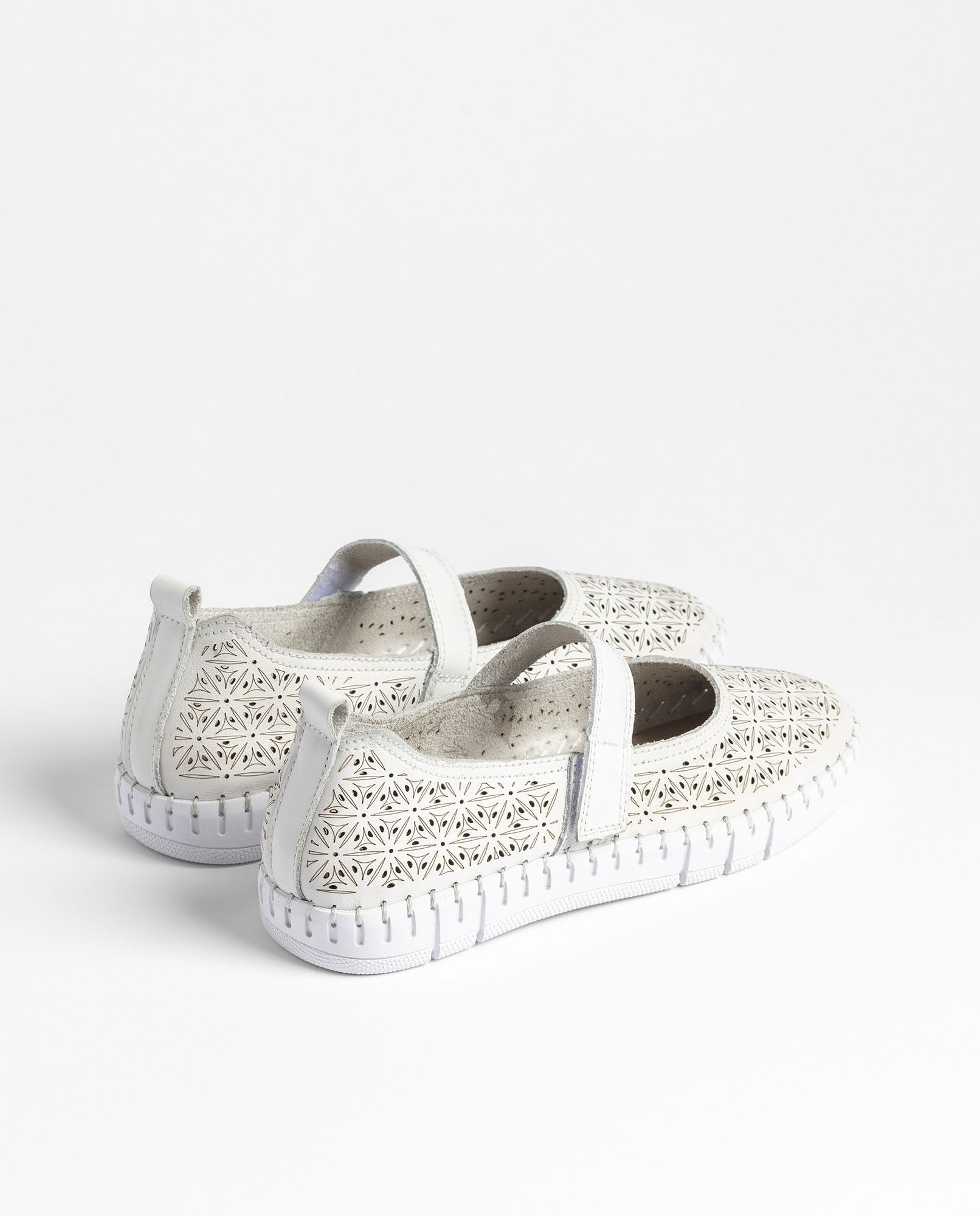 Yokono Flow-106 sneakers bianche in pelle traforata